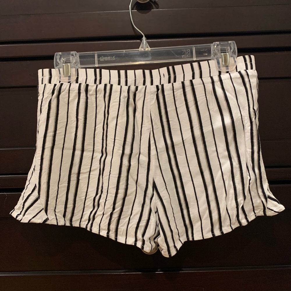 Shorts - Picture 4 of 5